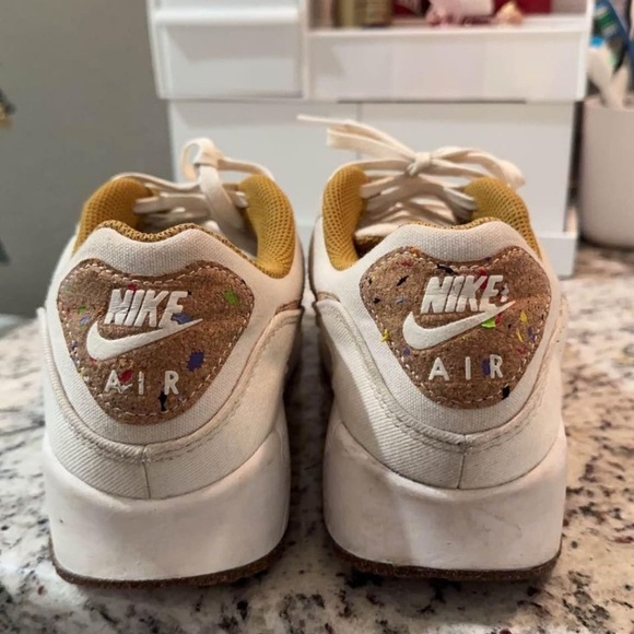 Nike Air Max 90's - Picture 5 of 7